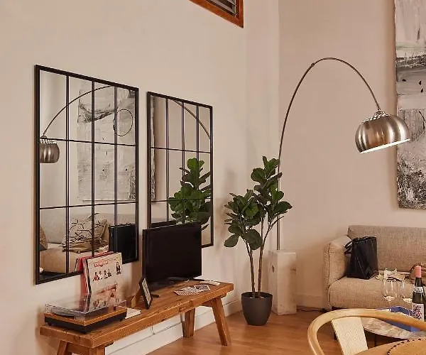 La Linda Little * קדיז